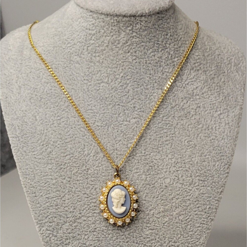 Vtg Cameo Necklace